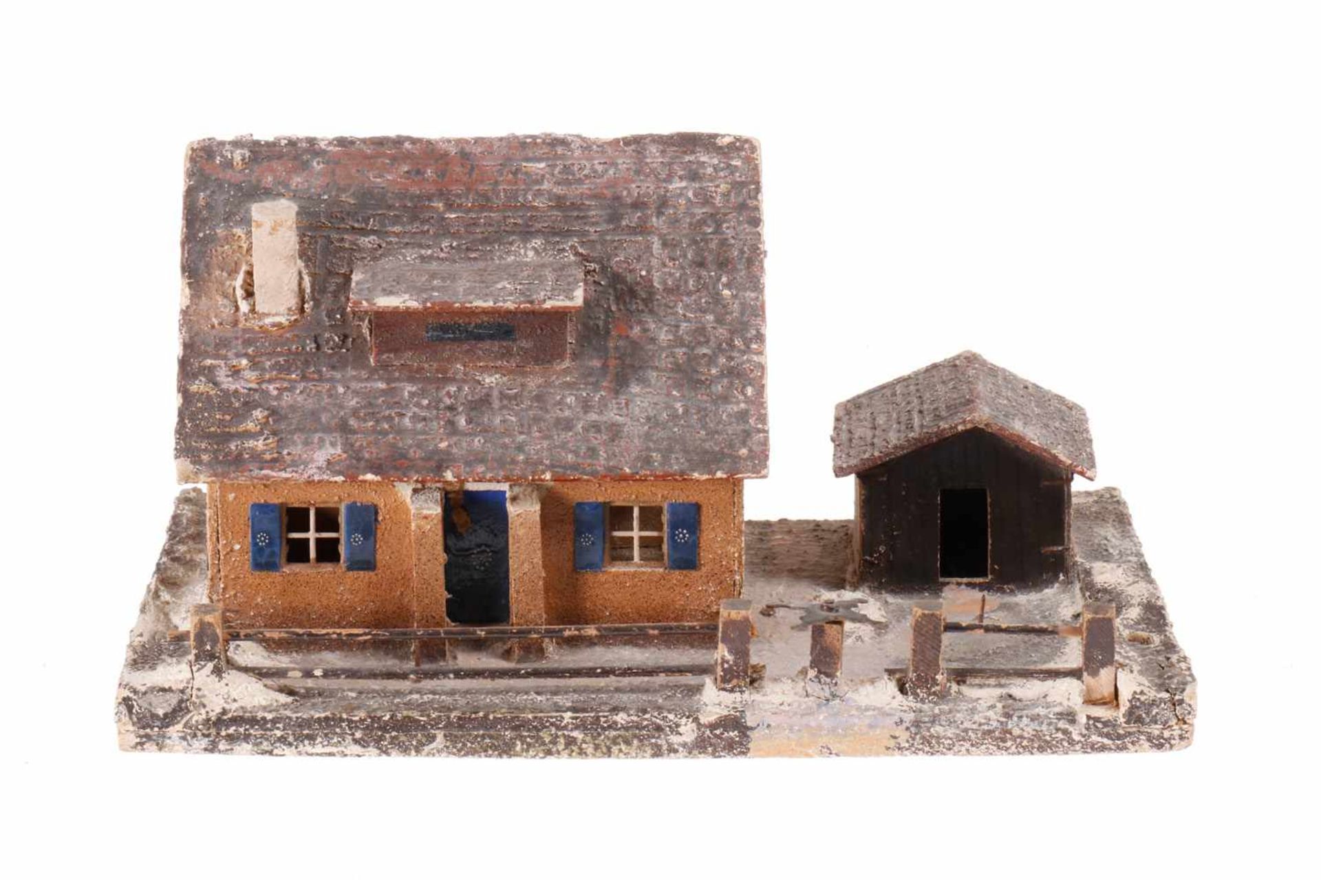Bauernhaus, Holz/Masse, mit Winterdekoration, Alterungsspuren, L 30, Z 3