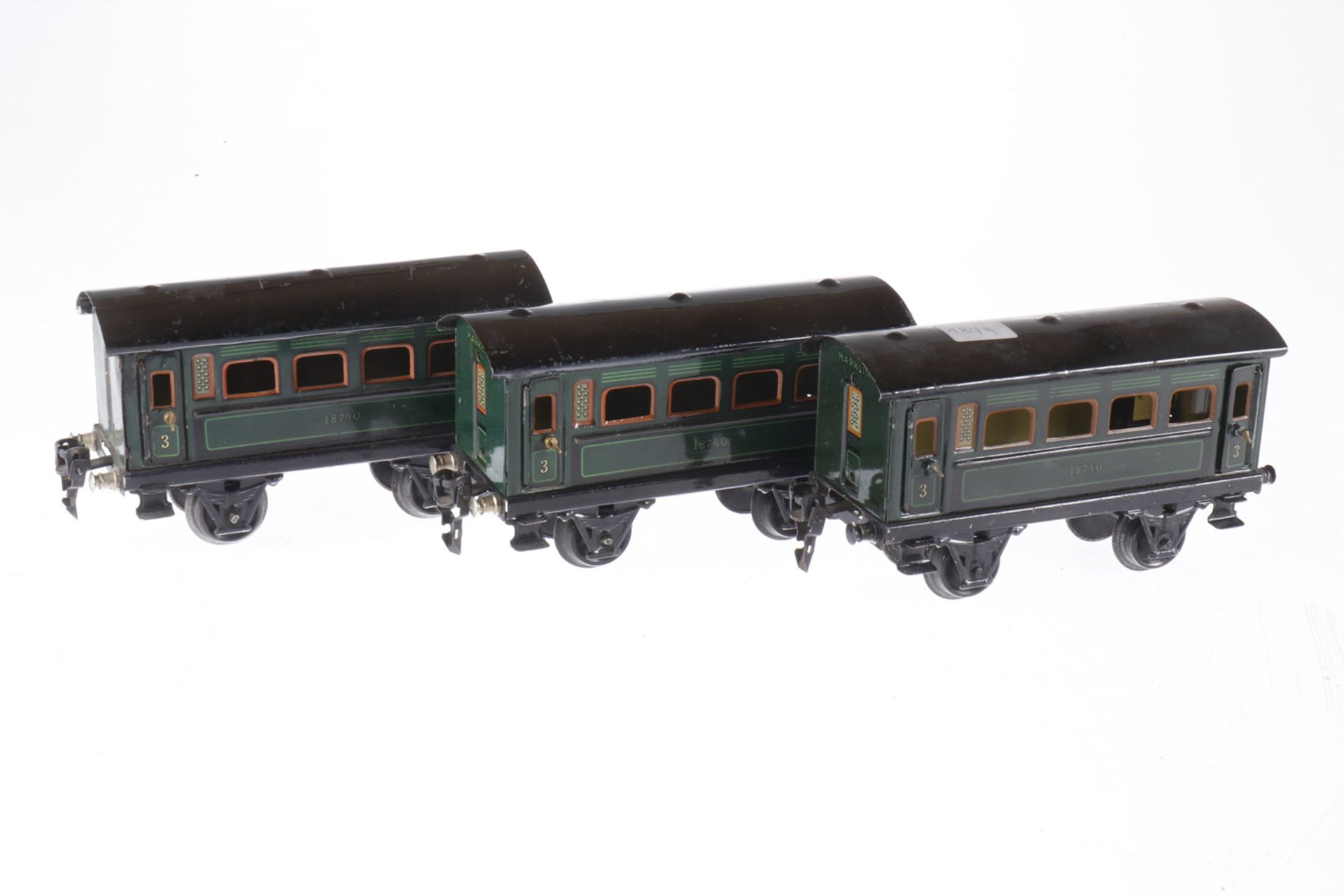 3 Märklin Personenwagen 1874, S 0, CL, je mit 4 AT, 1 mit Fremdbohrung im Unterboden, 2 Rahmen