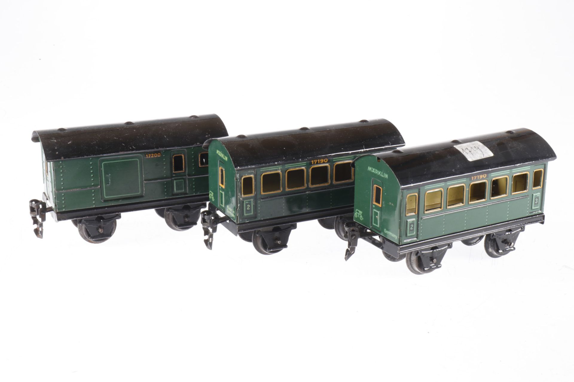 2 Märklin Personen- und 1 Gepäckwagen 1719/1720, S 0, CL, LS und gealterter Lack, L 13, Z 3