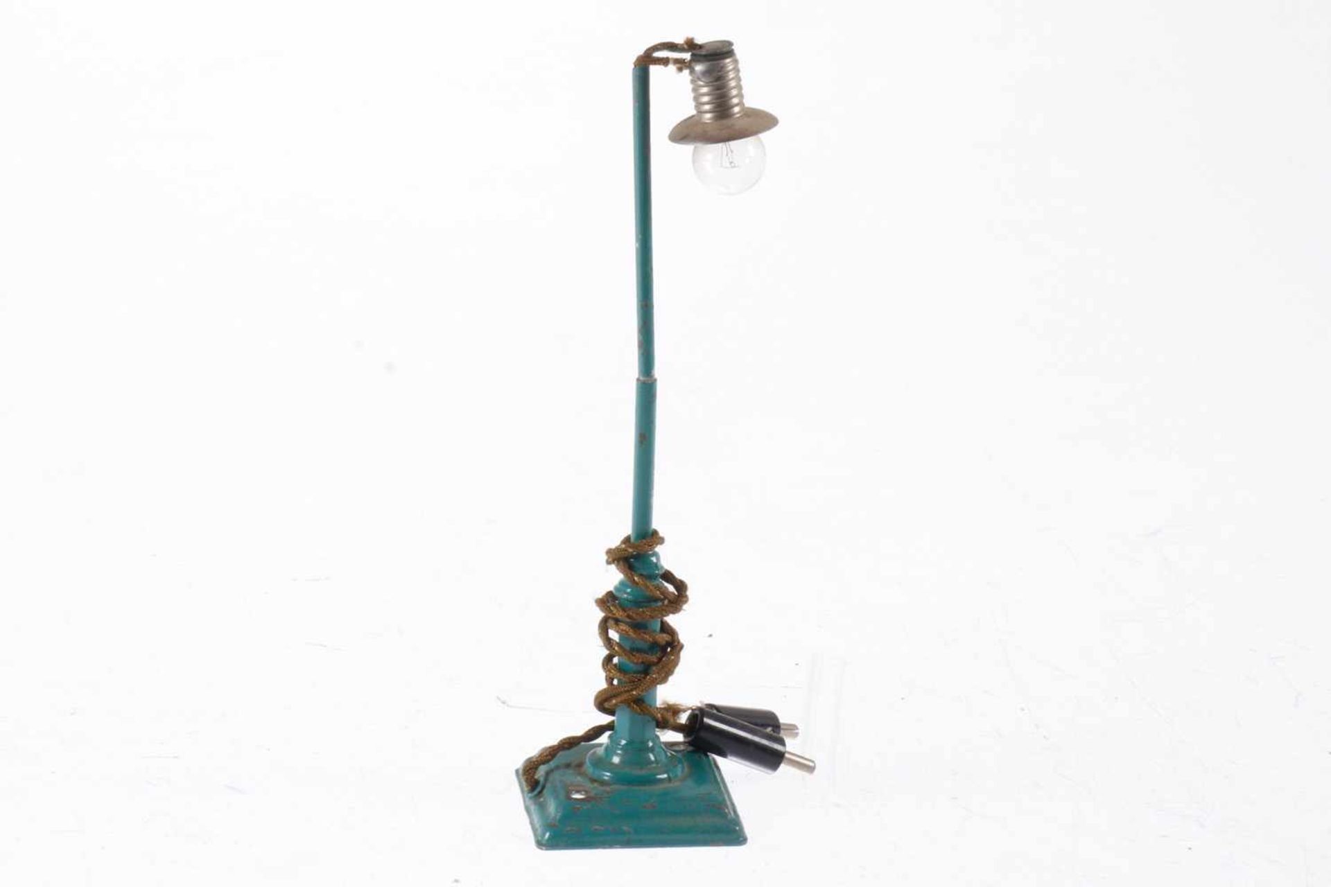 Märklin Bogenlampe 13449, elektr., HL, mit 2 Fremdbohrungen, leicht verbogen, LS und gealterter