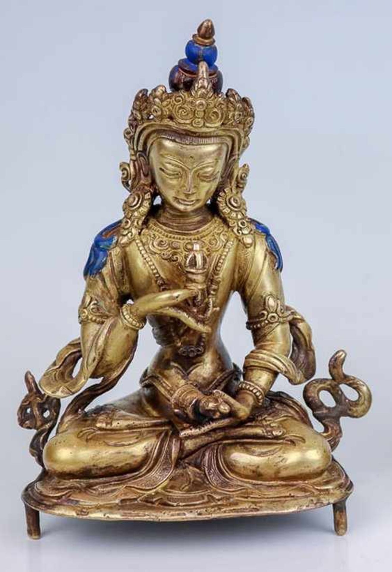 Vajrasattva. Bronze, vergoldet u. teilw. bemalt. Der mystische Buddha mit vajra u. ghanta in den