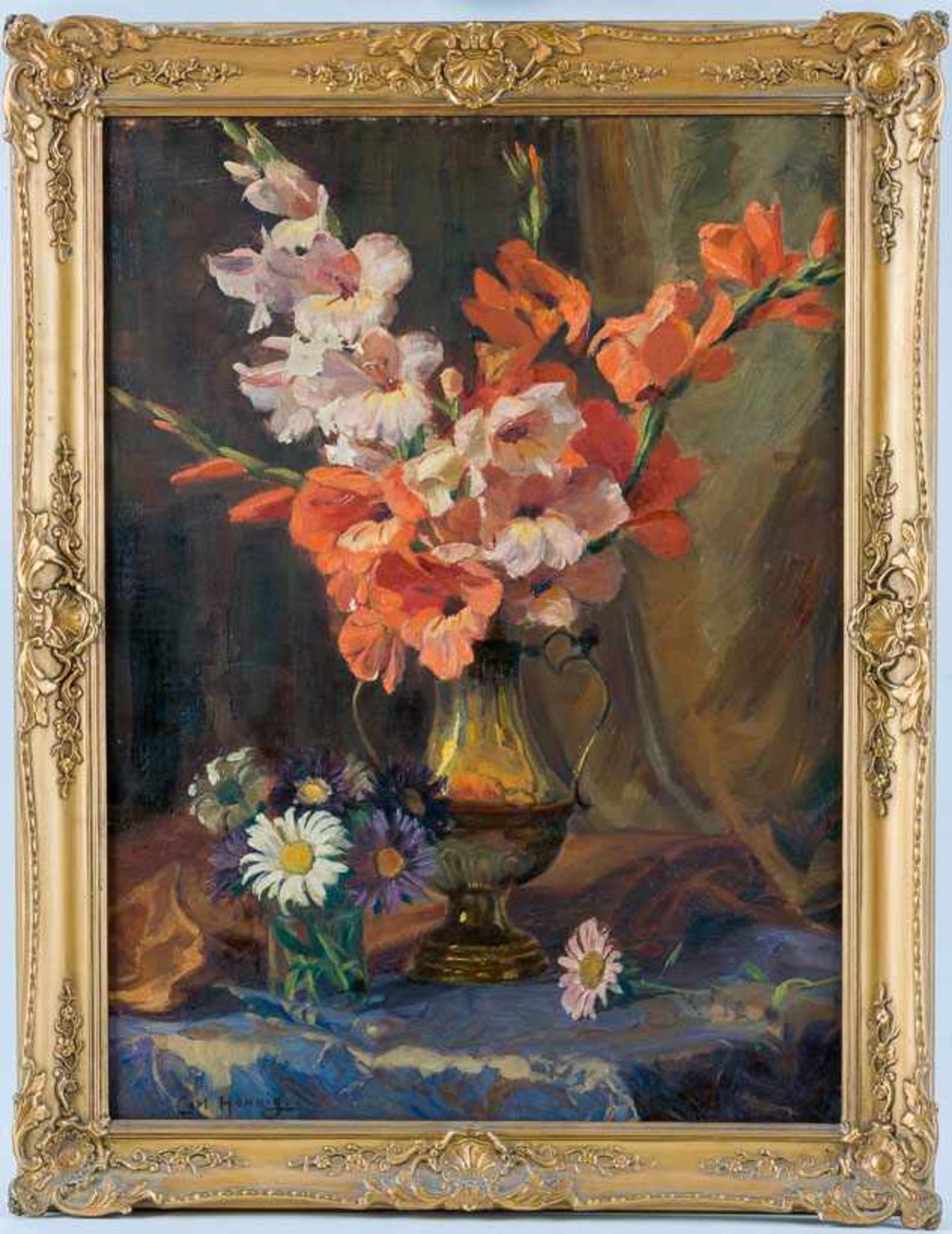 Hennig, Carl (1871-1959) Rosa und weiße Gladiolen in silberner Henkelvase und kl. Margaritenstrauß