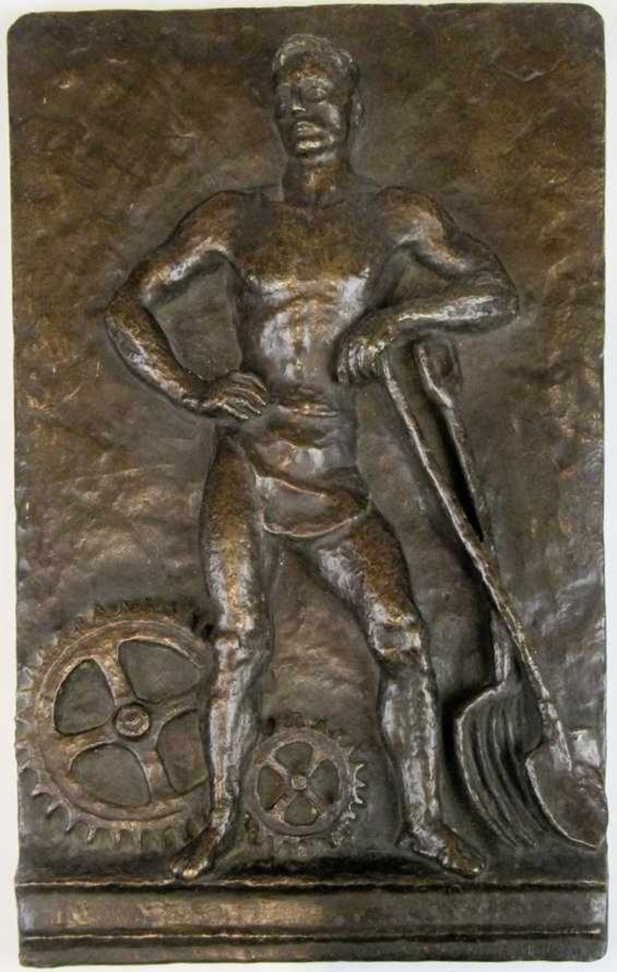 Tölken, A. (um 1930) Reliefplatte.Bronze, braun patiniert. Athletischer junger Mann als Allegorie
