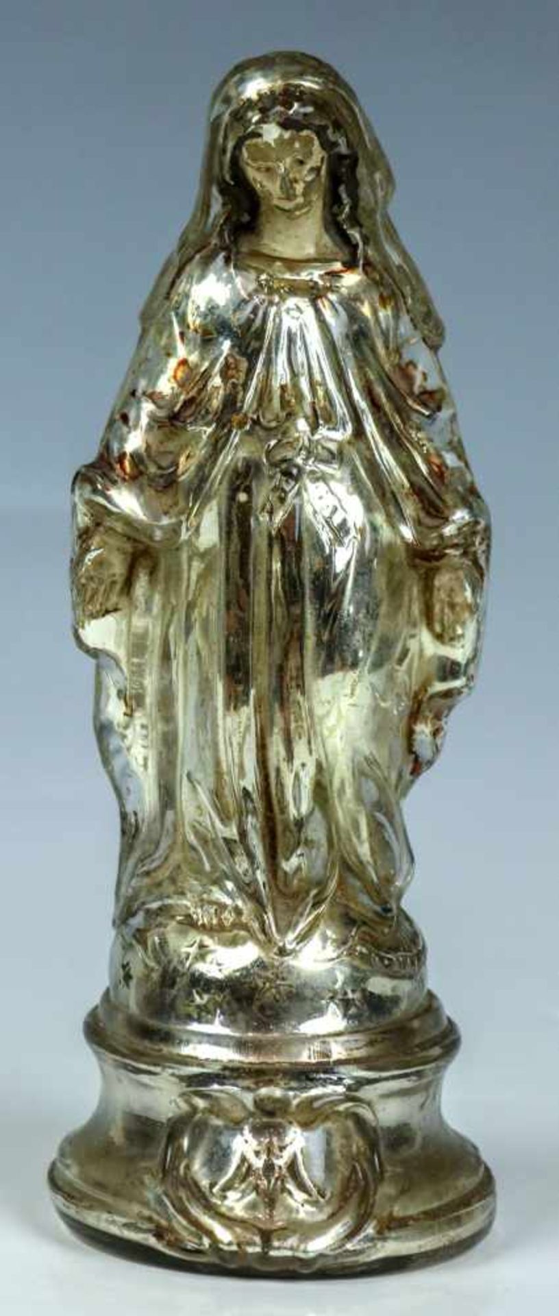 Marienfigur2. H. 19. Jh.Silberglas, mit Resten von Kaltbemalung. H. 21,5 cm.(57786)