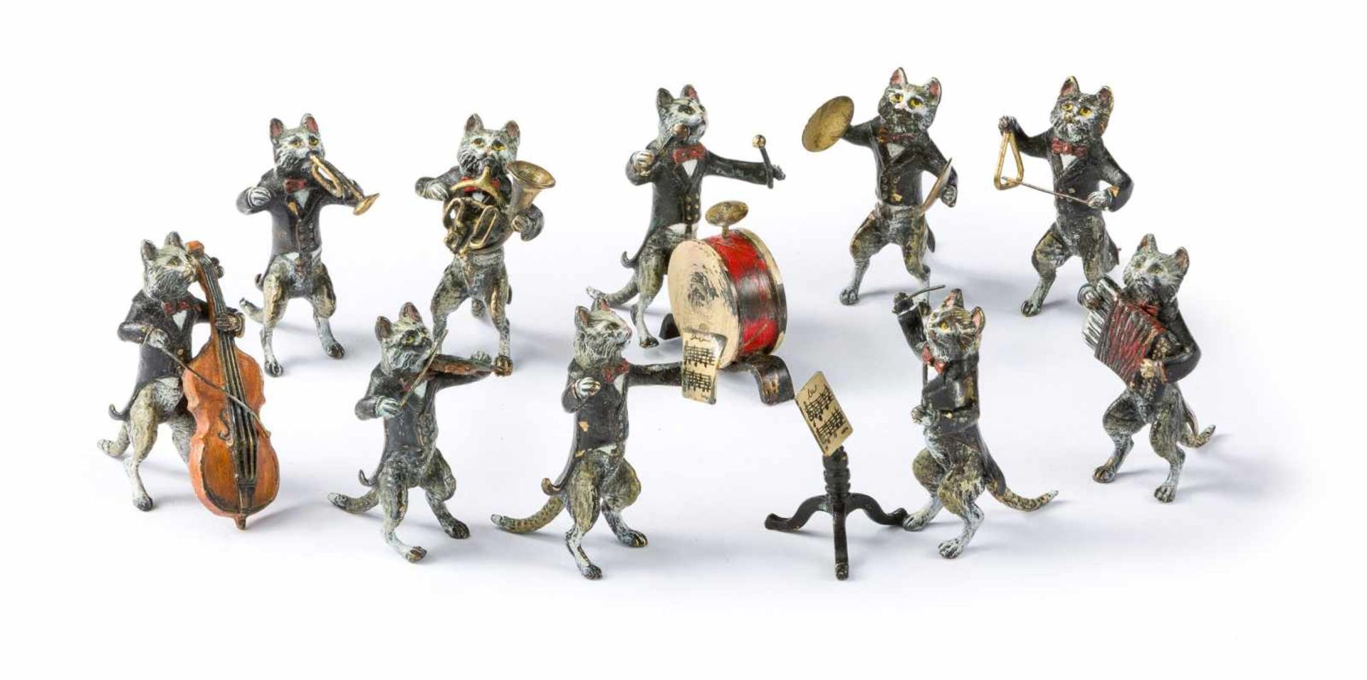 Wiener Bronze Katzenkapellebestehend aus einem Dirigenten und 9 Musikern. Naturalistisch bemalt.