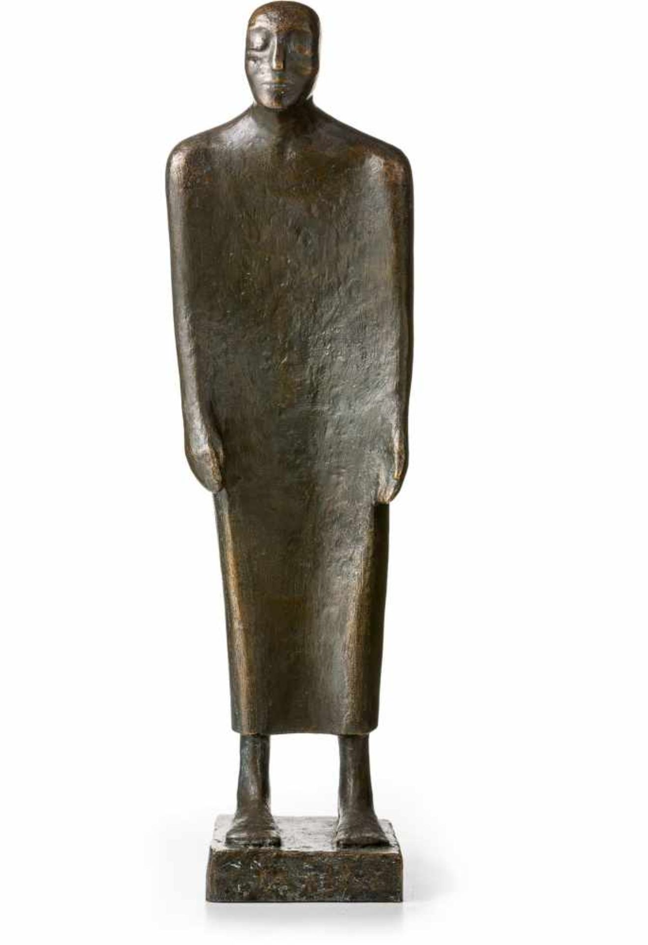 Molkenthin-Drange, Ilse (Elbing 1921) Stehender Mannin schlichtem Gewand, die Arme am Körper