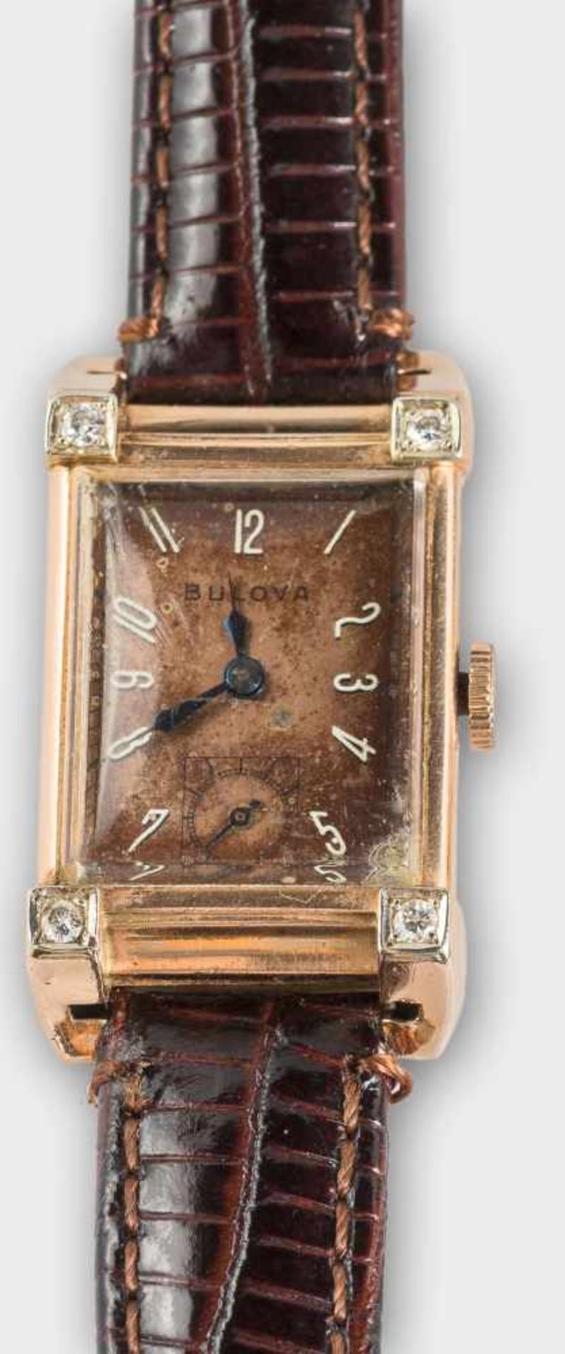 Bulova-Vintage-Damenarmbanduhr mit 4 kl. Diamanten.Um 1945.585/f. Rotgold. Rechteckig, rotgoldenes