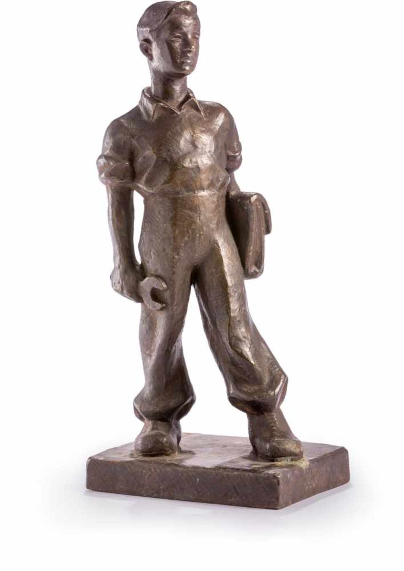 Monogrammist RE Stehender Junge,Schultasche und Schraubenschlüssel in der Hand haltend. Bronze,