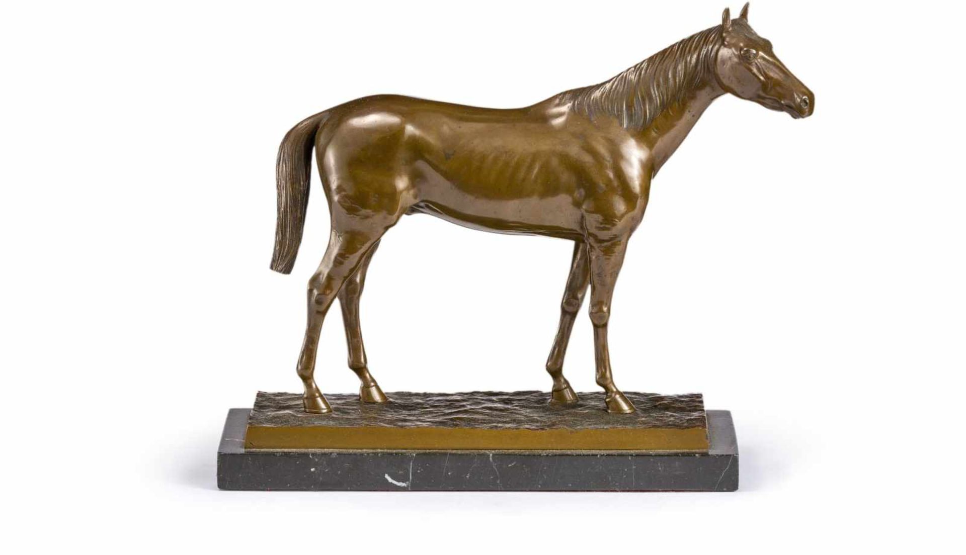 Gebhardt, Harold (1907-1984) Stehendes Pferd,den Kopf leicht zur Seite gewendet. Bronze,