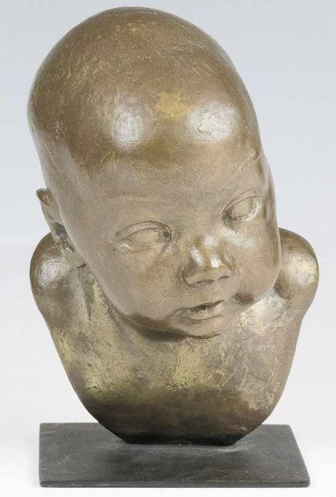 Unbekannter Bildhauer (20. Jh.) Kopf eines Kindes.Bronze, dunkel patiniert. Kupferplinthe. H. 22