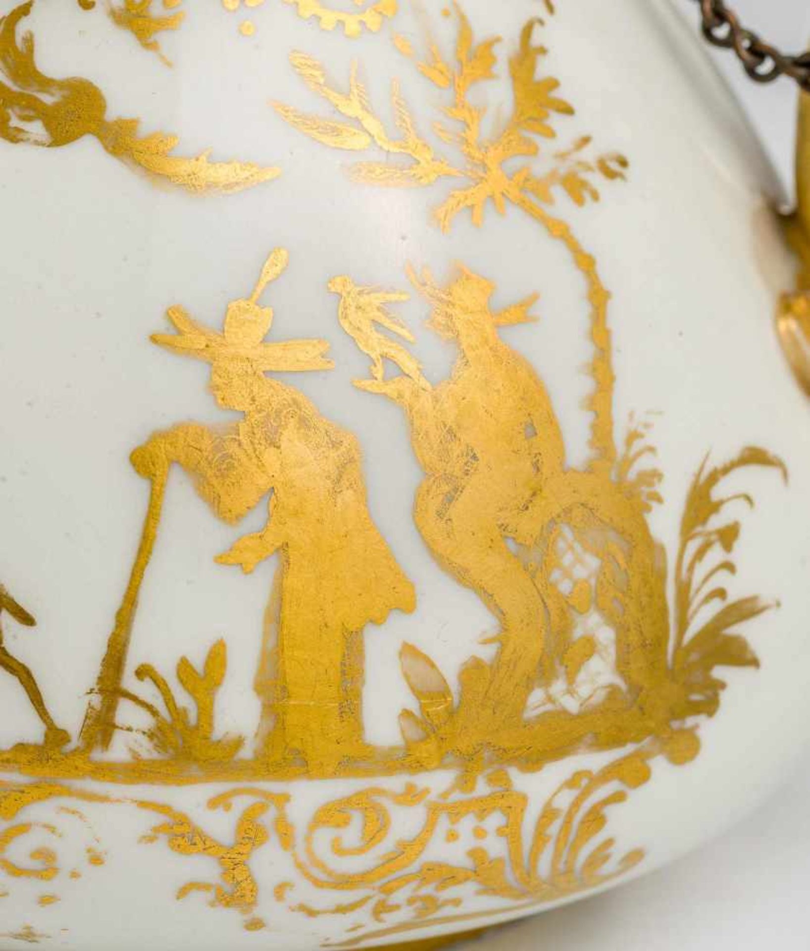 Teekanne mit Augsburger GoldchinesenMeissen. Die Bemalung wohl Bartholomäus Seuter, Augsburg. Um - Bild 2 aus 2