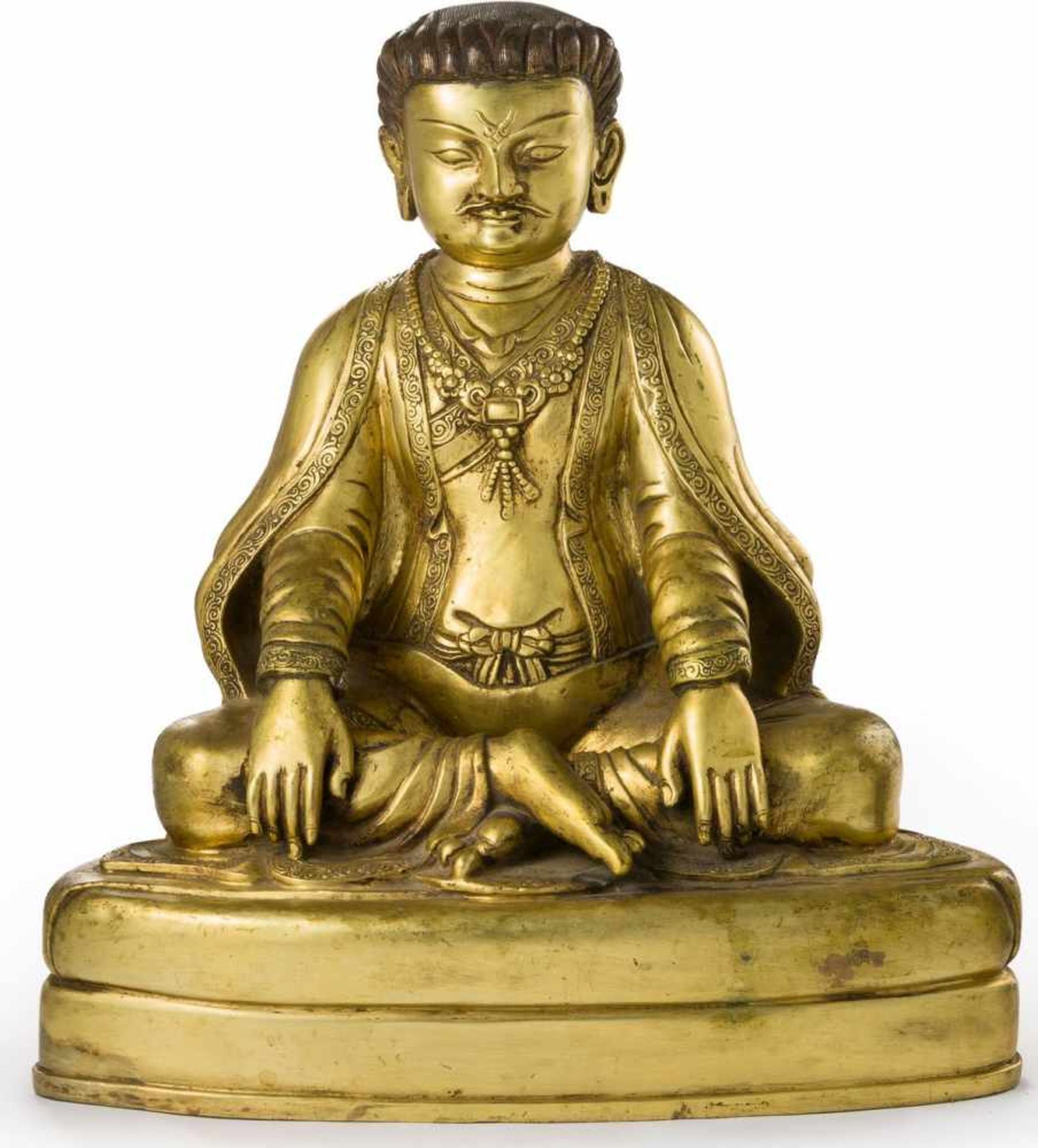 Sitzender buddhistischer HeiligerWohl Sinotibetisch, 19. Jh.Bronze, vergoldet u. dunkel patinierte