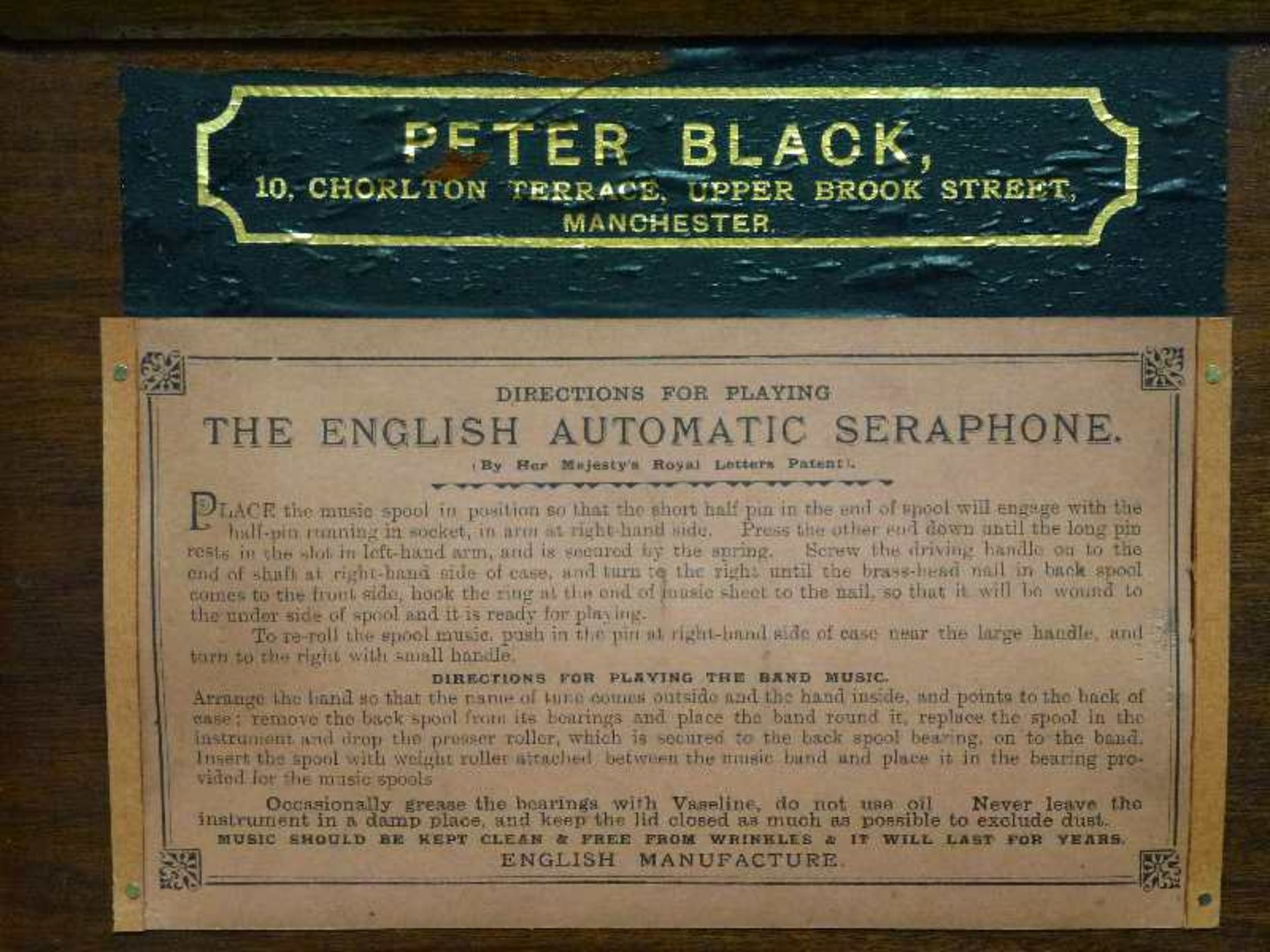 Seraphone, Peter Black, Manchester, um 1900 Nußbaumkasten, Lochstreifen-Mechanik funktionsfähig, - Bild 4 aus 4