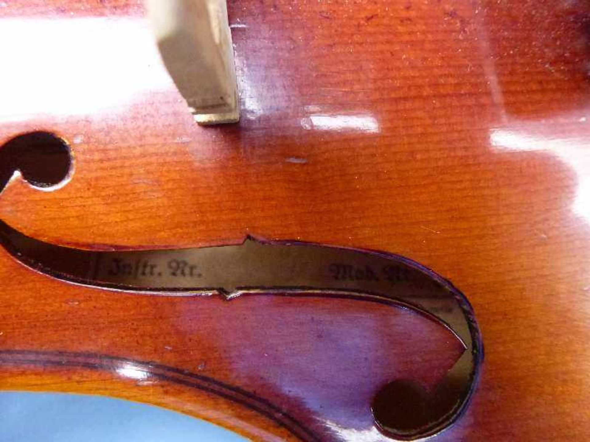 1/2 Geige, Fritz Otto Kayser, Erlangen Modell Nr. 93, Birke, restauriert, mit Bogen u. Koffer, L - Image 3 of 4
