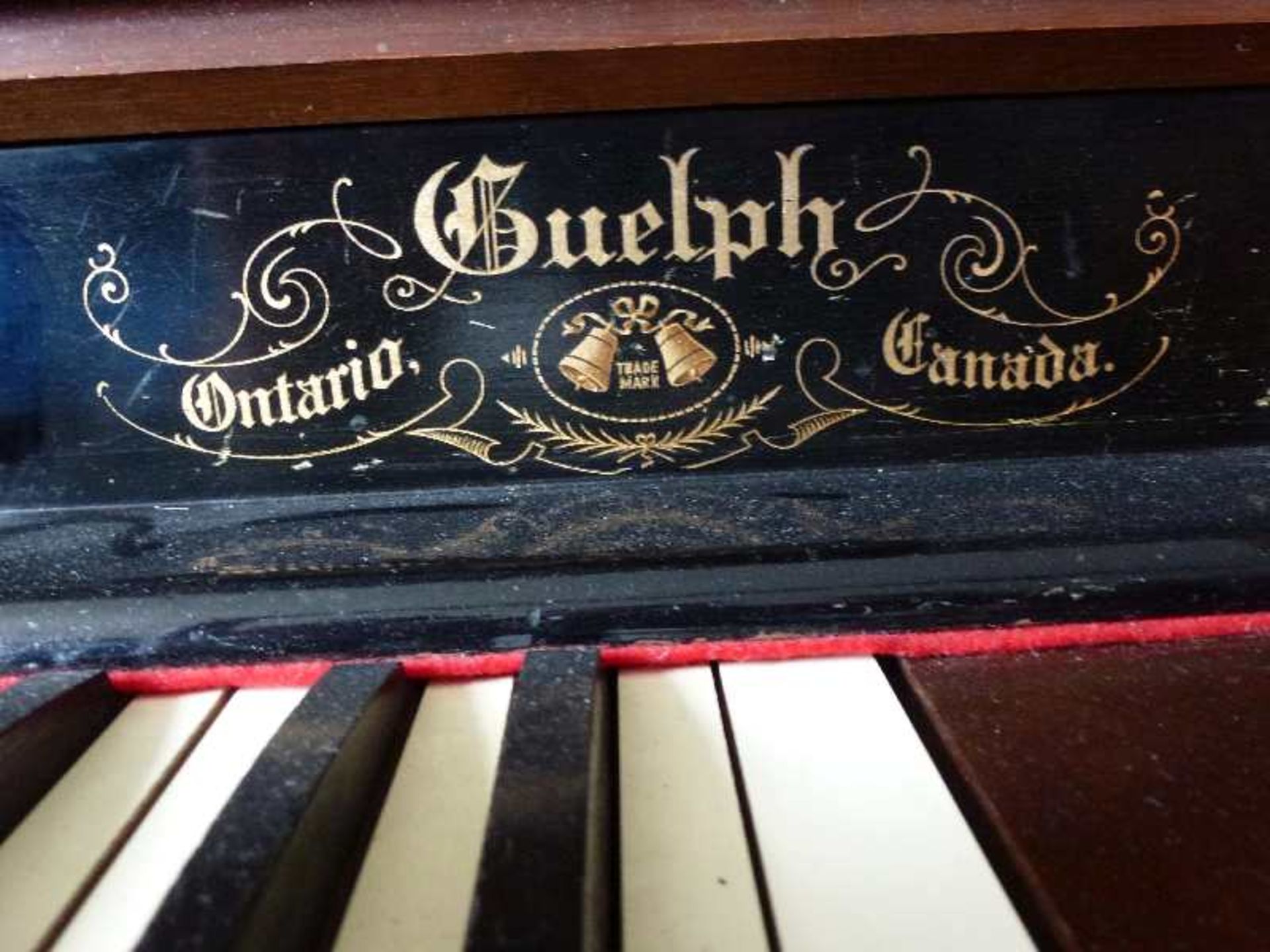 Harmonium, Bell & Guelph, Ontario, um 1890 Mahagoni, Füllungen mit Spiegel u. ornamentaler - Bild 4 aus 7