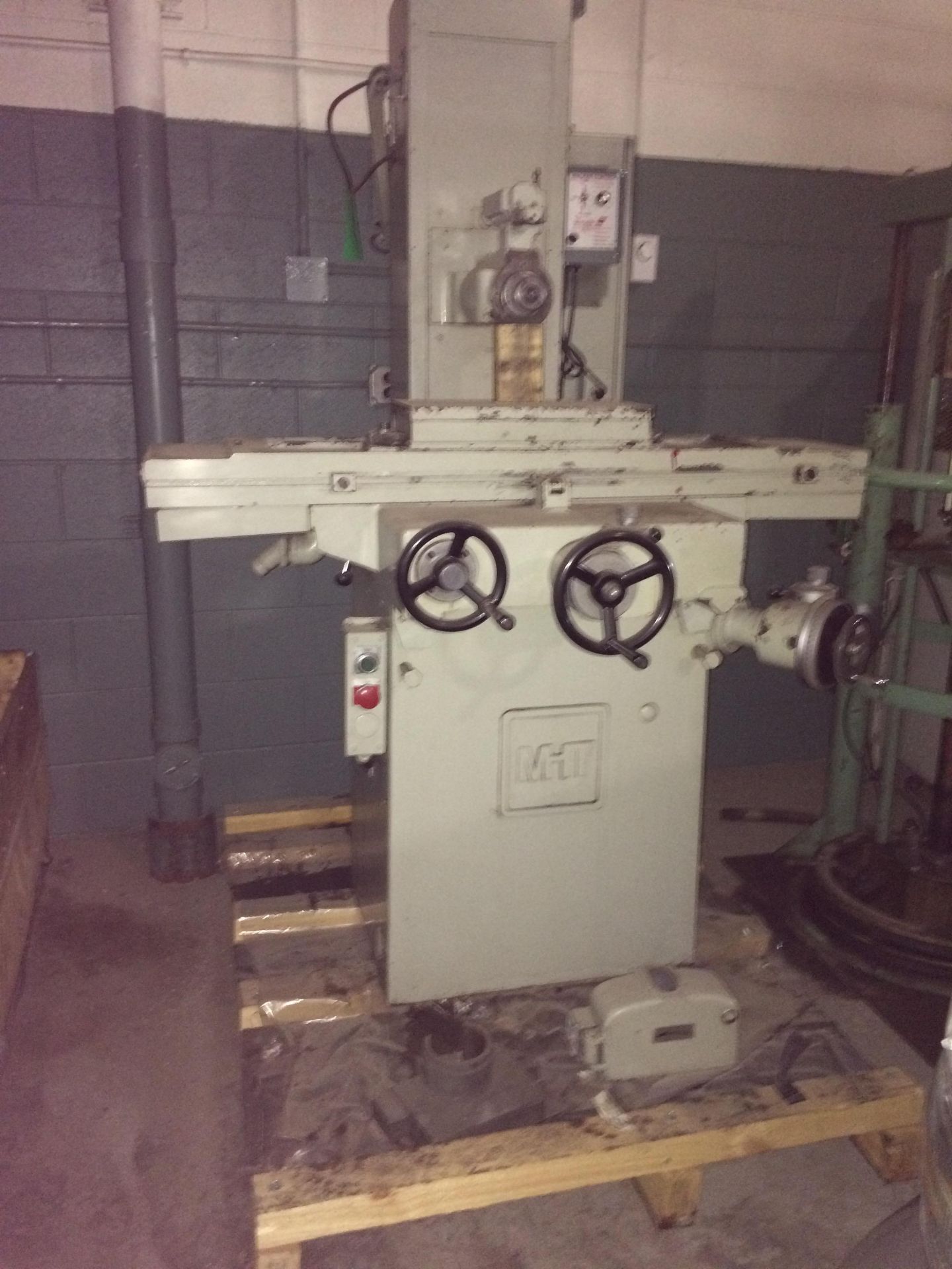 8" x 18" MITSUI MODEL MSG-205MH HYDRAULIC SURFACE GRINDER