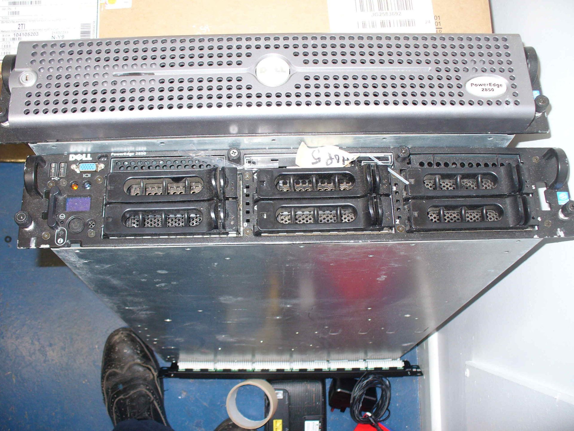 COMMS CABINET, including Dell UPS, Network FSP ADVA 50 CP, Cisco 2921, Draytec wireless Router, Dell - Image 6 of 8