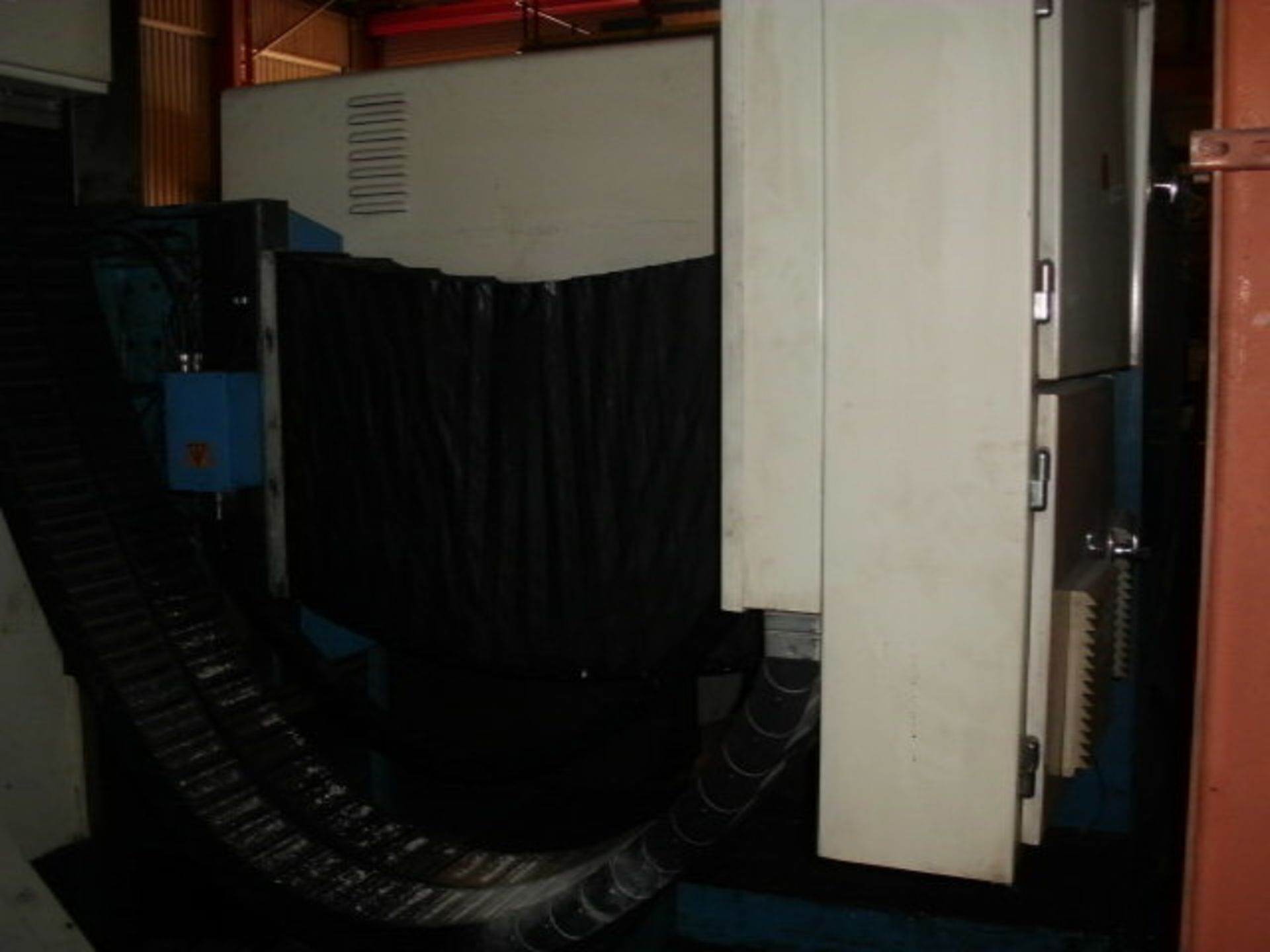 BUTLER TE 3000, travelling table, 5 axis CNC bedmill, Siemens Sinumerik controls, X - ?, Y - ?, - Image 9 of 13