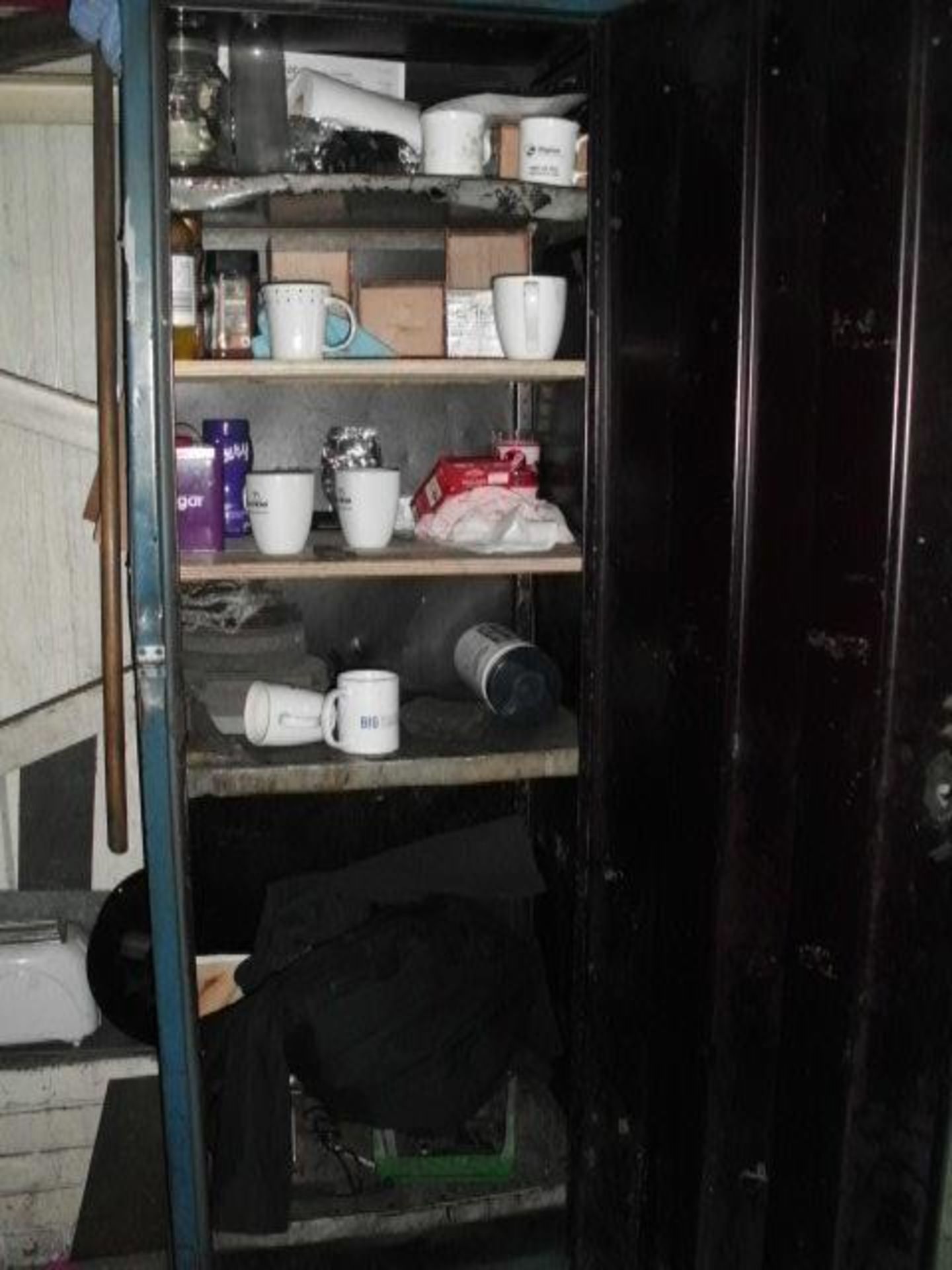 STEEL CABINET & CONTENTS (mugs) and 6" engineers vice - Image 2 of 3