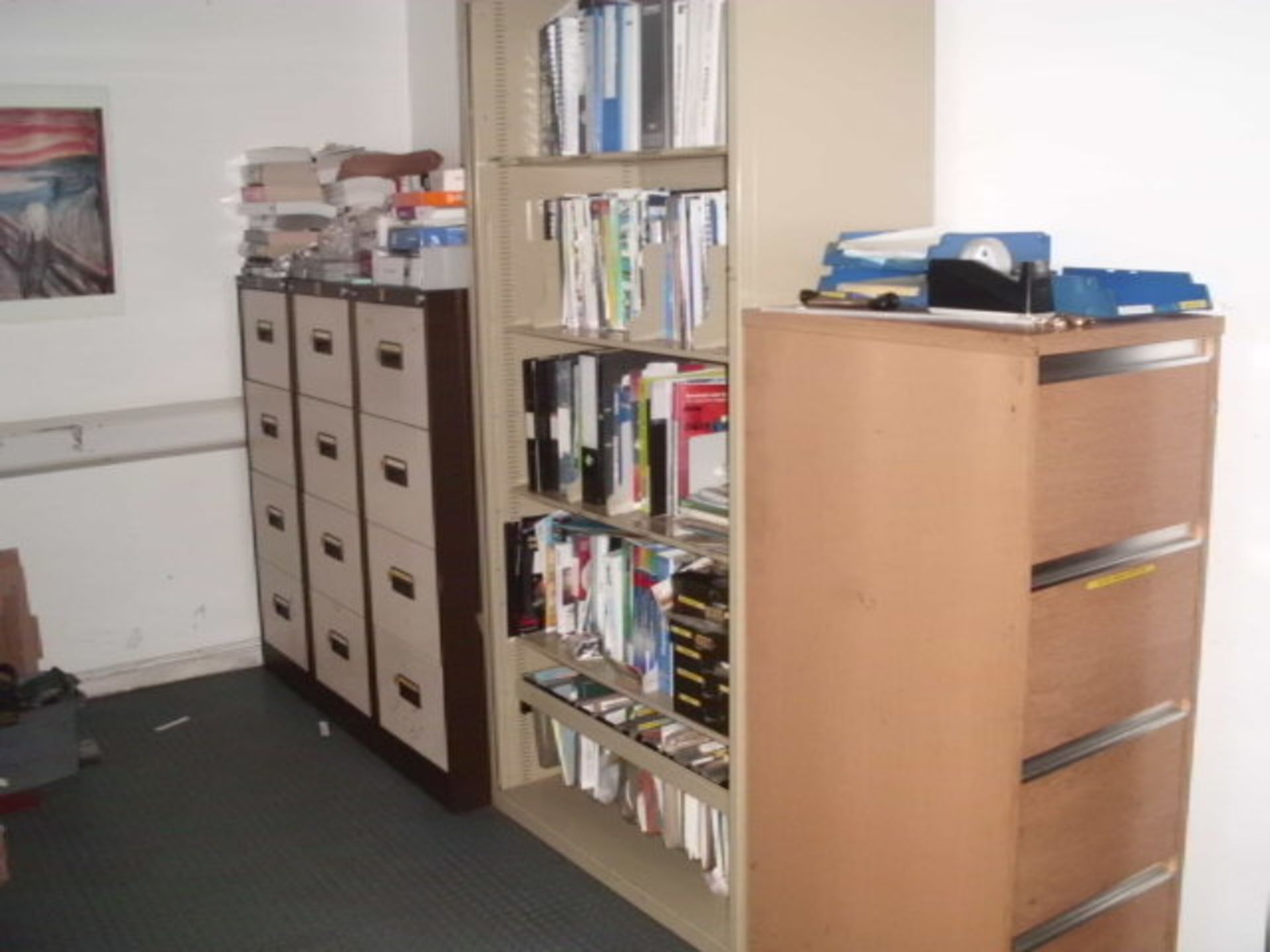 Office equipment comprising 13 light oak WORKSTATIONS, 8 OFFCE CHAIRS, 4 x 4 drawer FILING CABINETS, - Image 3 of 3