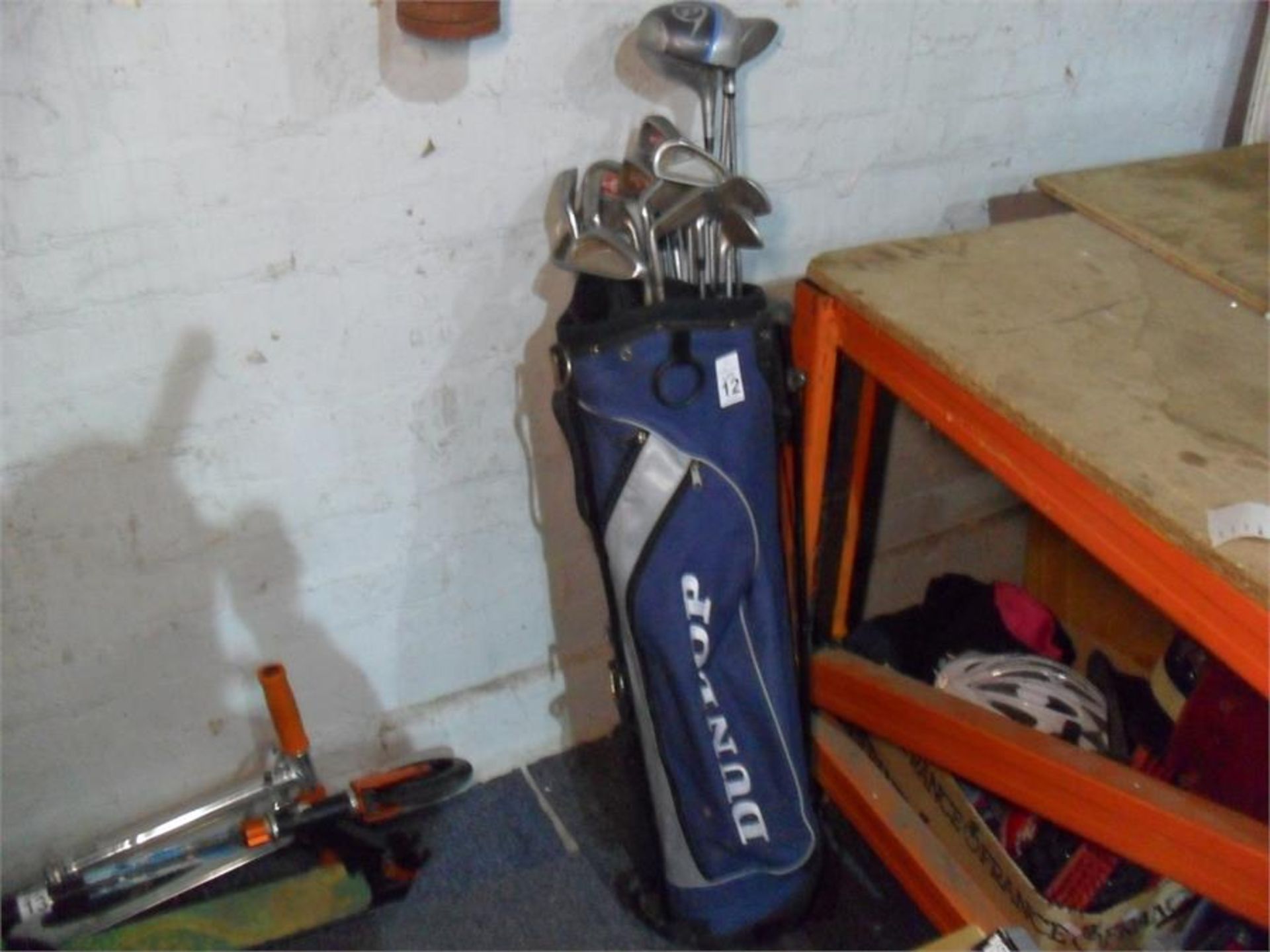 DUNLOP GOLF CLUBS AND BAG