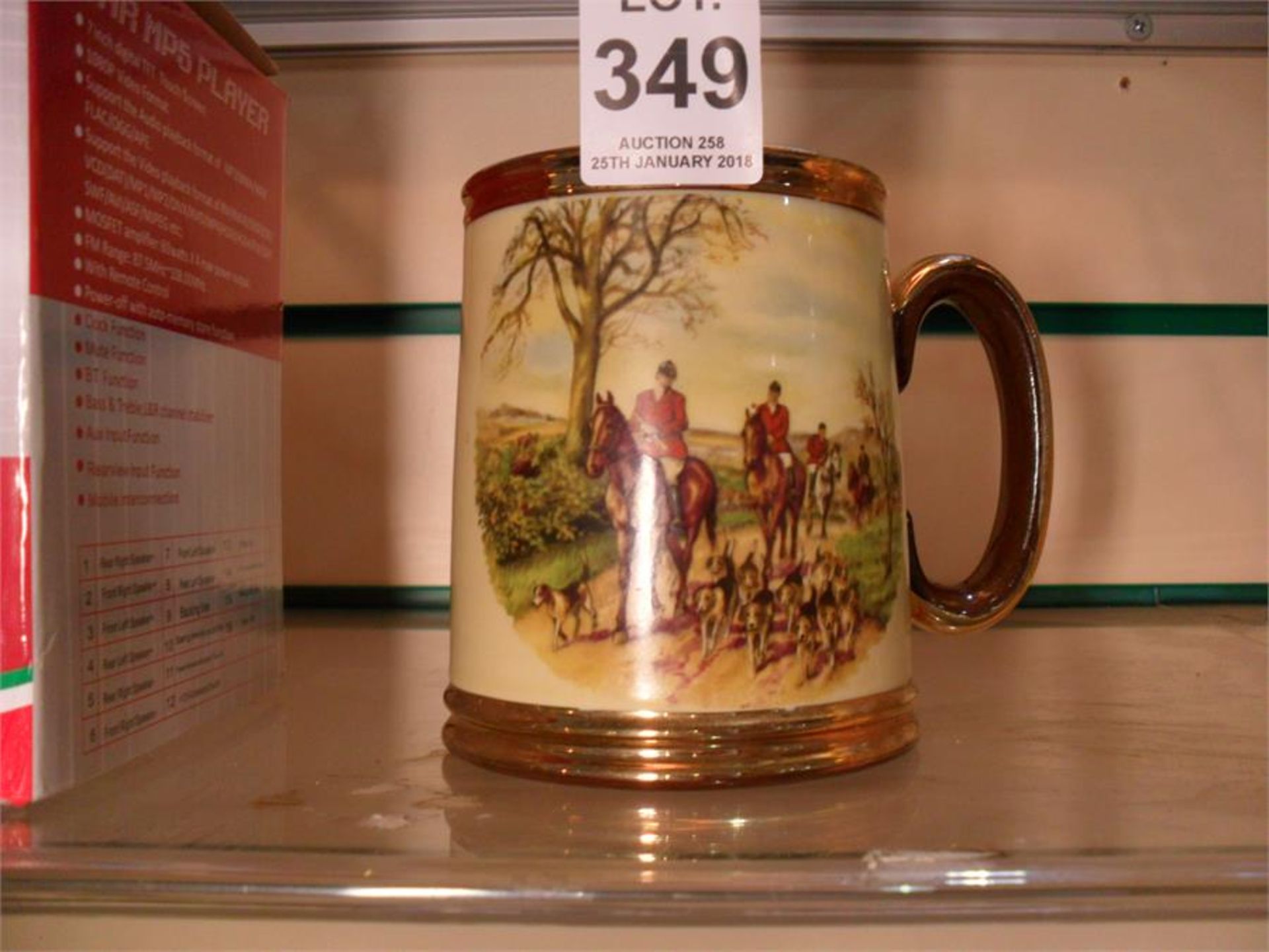 HUNTING SCENE MUG (HOUSE CLEARANCE)