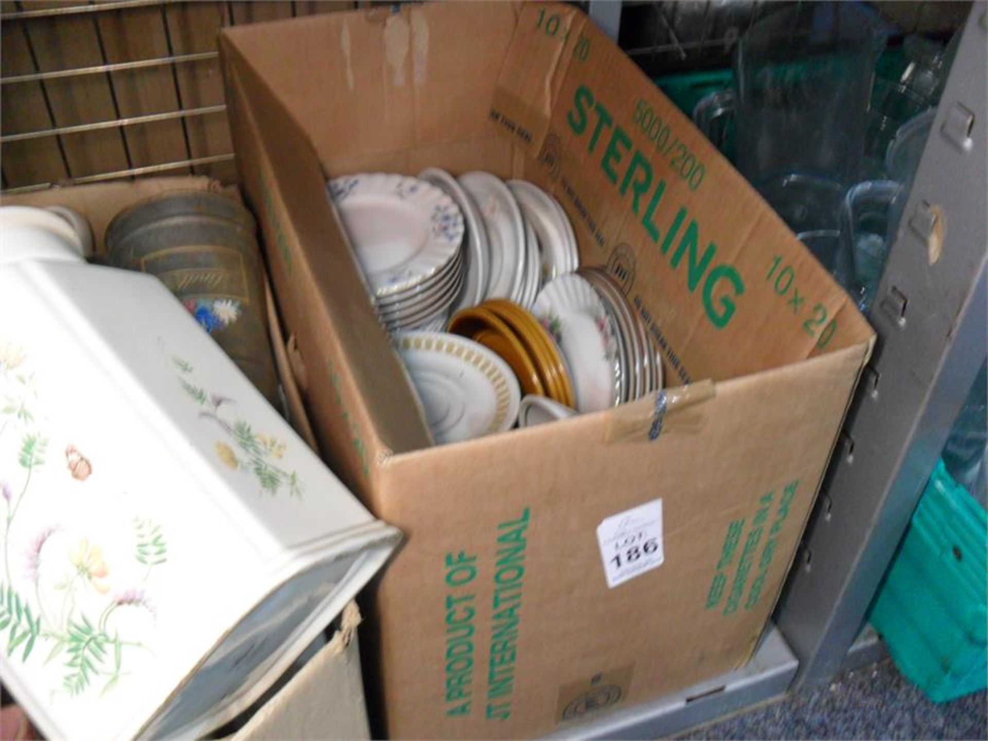 BOX OF SIDE PLATES