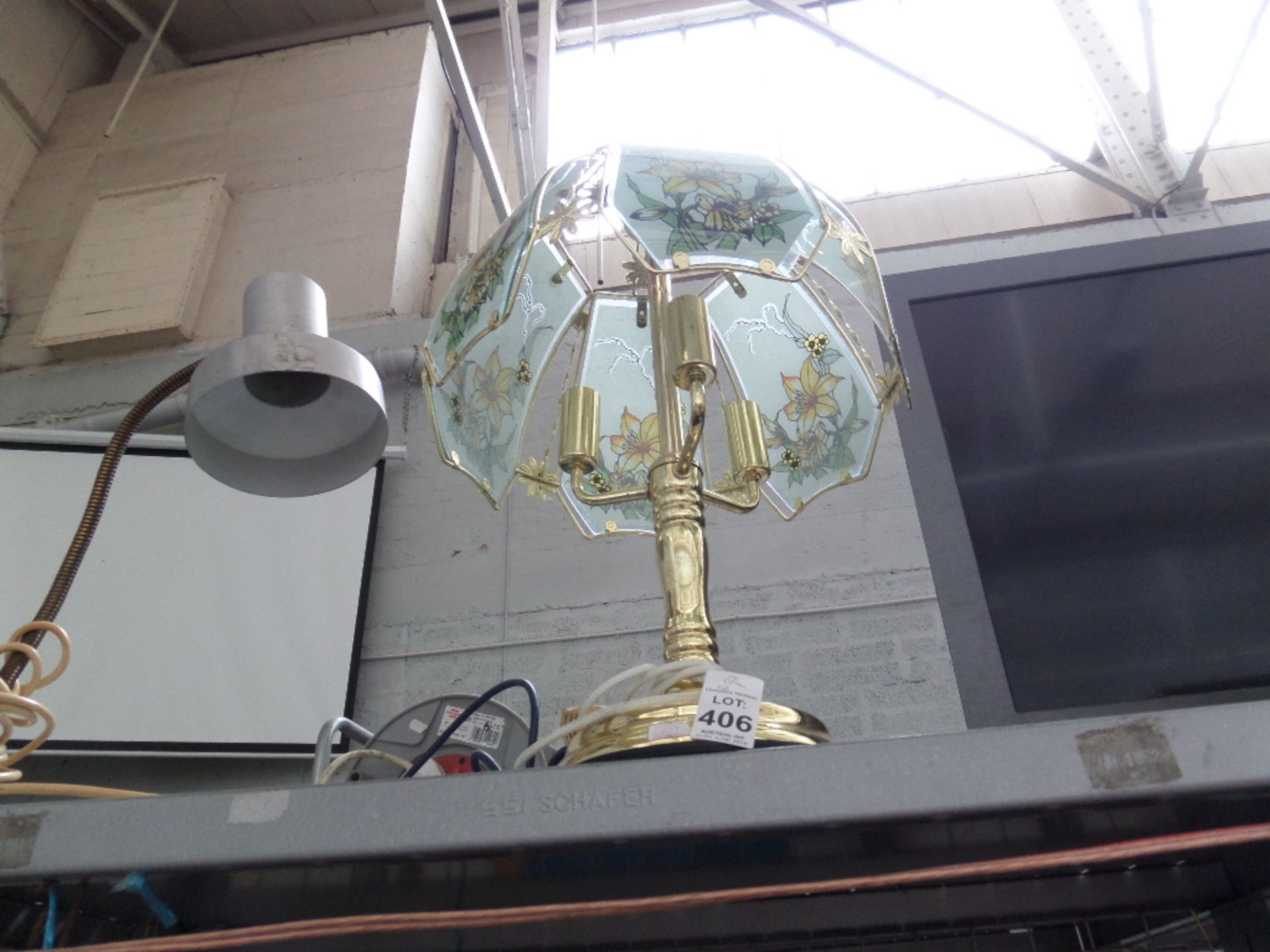 GLASS/METAL FLORAL TABLE LAMP