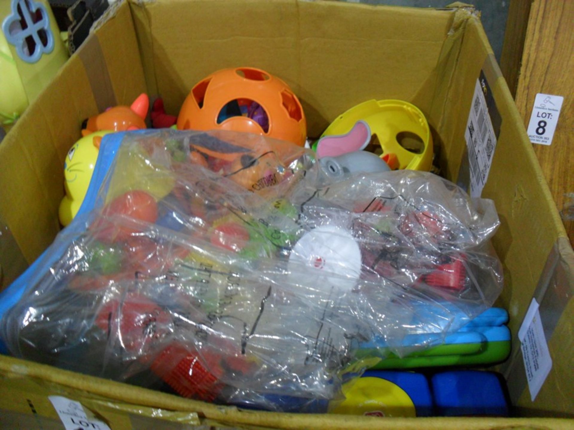 BOX OF CHILDREN'S TOYS