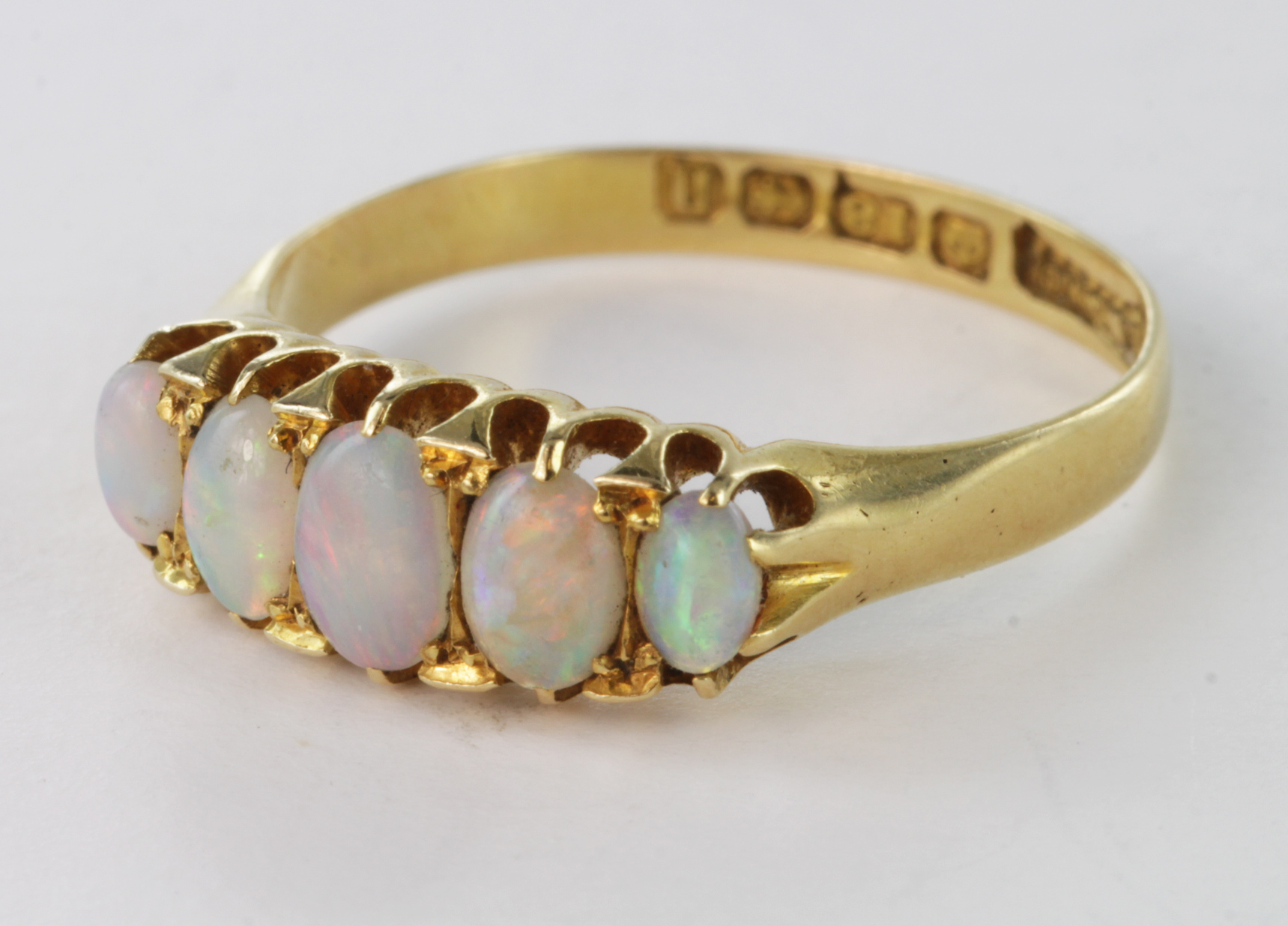 18ct Gold 5 stone Opal set Ring size N weight 2.9g