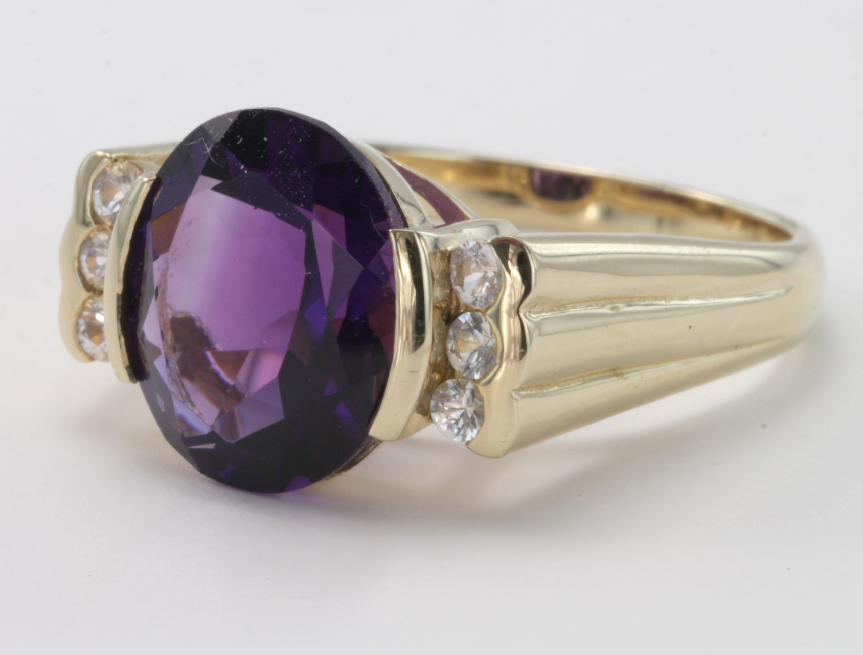 9ct Gold Amethyst/CZ Ring size N weight 4.5g