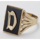9ct Gold Initial "D" Gents Ring size Y weight 5.6g