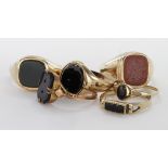 Collection of six Gents/ladies Onyx Rings set in 9ct Gold weight 21.3g