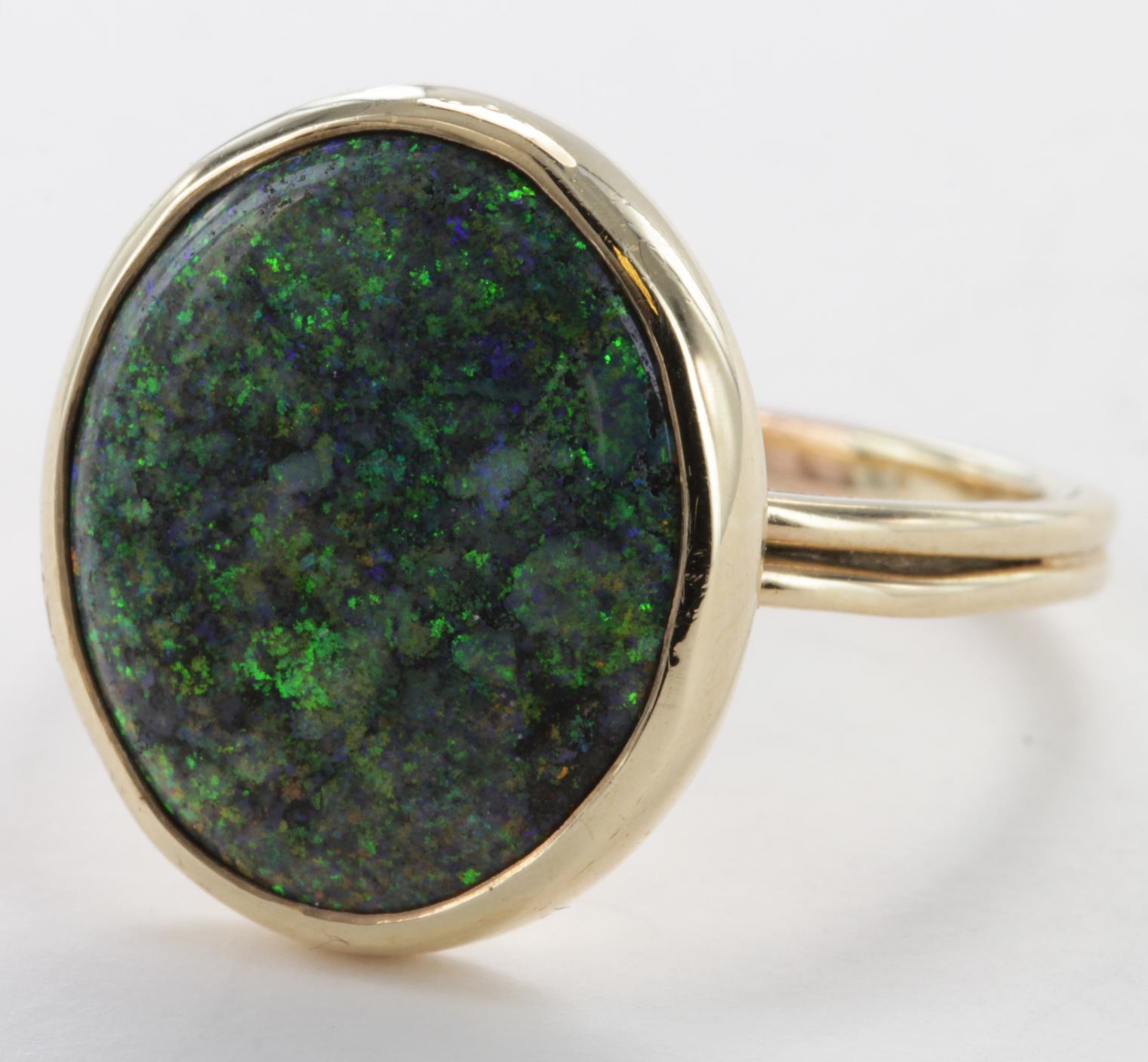 9ct Gold Opal Ring size U weight 5.4g