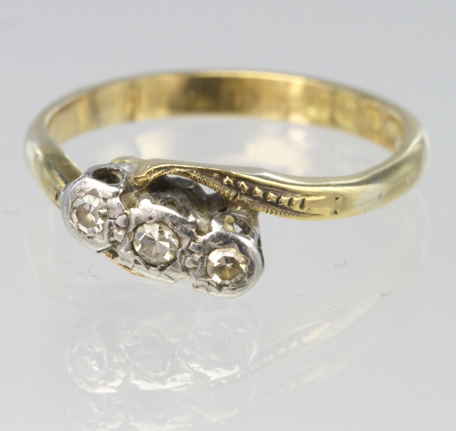 18ct Gold three stone Diamond Ring size K weight 3.0g