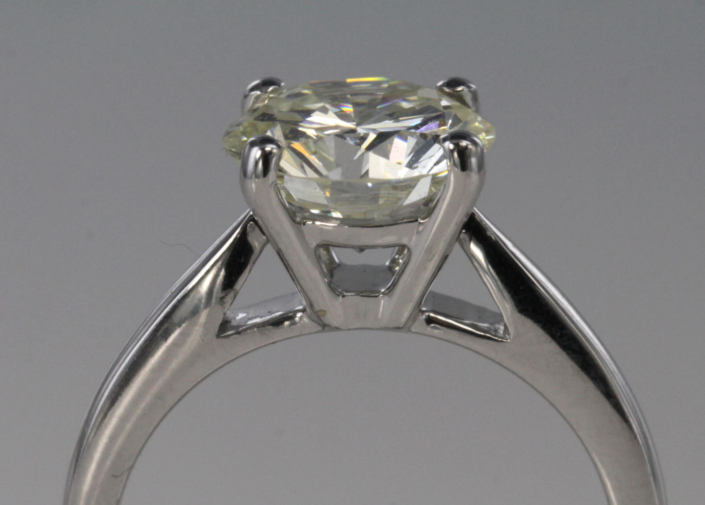 Fine 18ct white gold ring set with round brilliant cut diamond with known diamond weight of 2. - Image 3 of 4