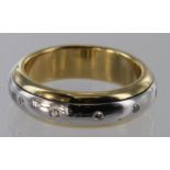 18ct two colour gold "spinner" ring set with diamonds, size M, weight 9.5g.