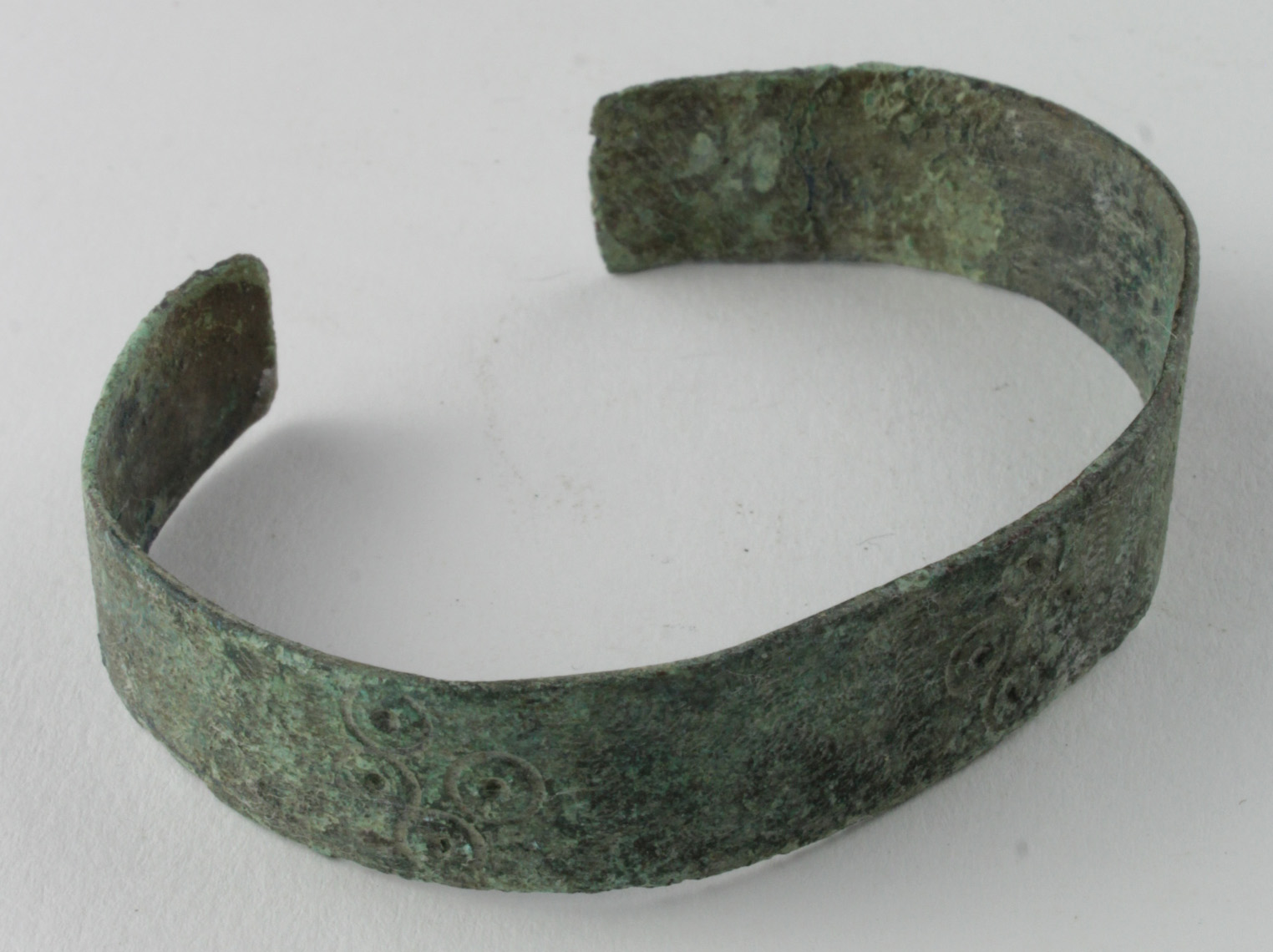 Saxon Bracelet decorated with Sun Symbols, ca. 700 AD, flat-section with engraved sun symbols