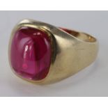 9ct Gold Gents Cabochon synthetic Ruby Ring size T weight 6.2g