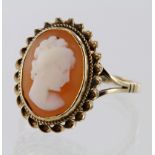 9ct oval cameo ring, size M, weight 2.9g.