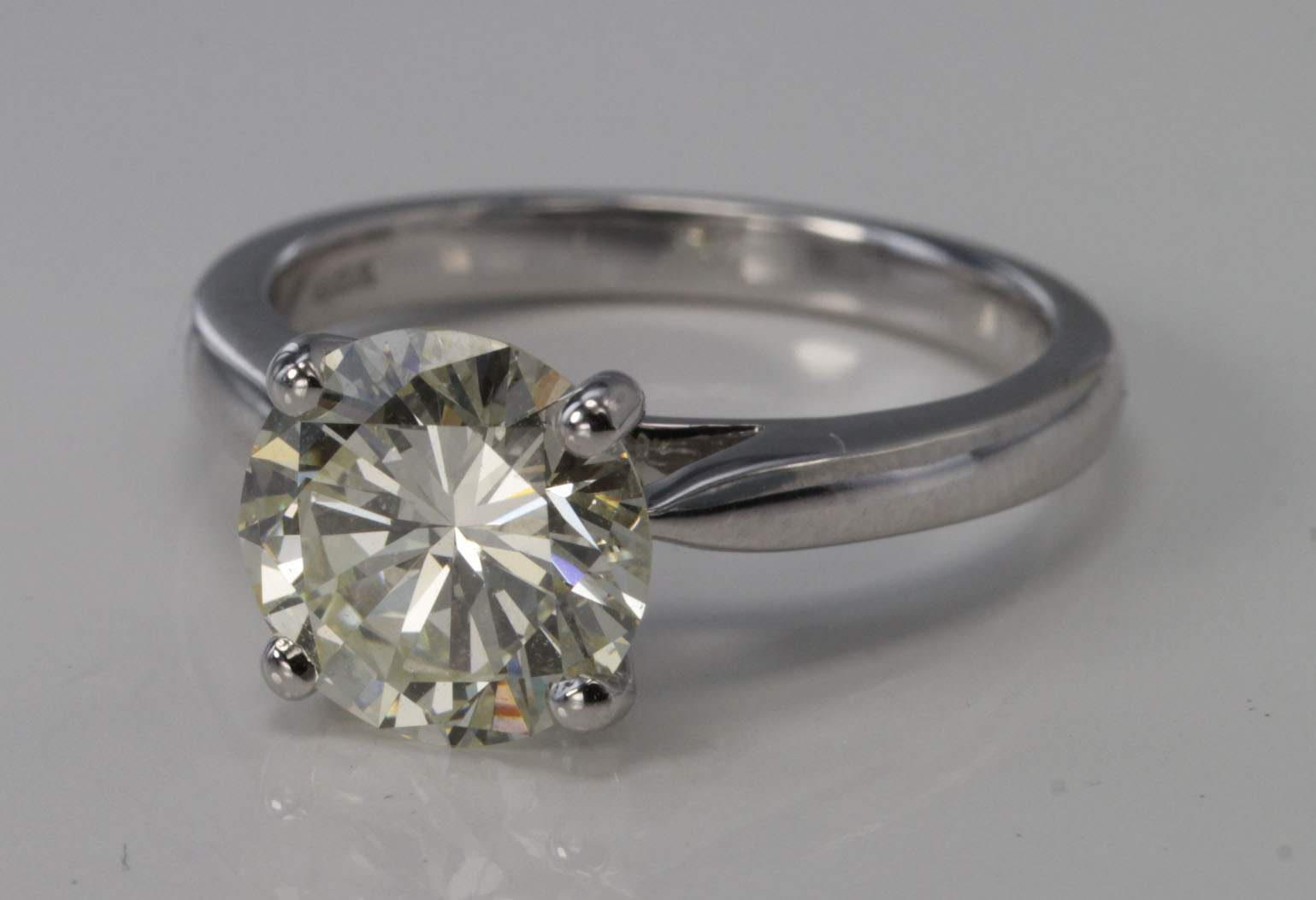 Fine 18ct white gold ring set with round brilliant cut diamond with known diamond weight of 2.