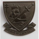 Badge a Free French Commando beret badge (Commandant Kieffer, No.4 Commando) stamped made in