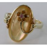 9ct Gold QVC Mother of Pearl and Citrine Ring size O weight 4.4g