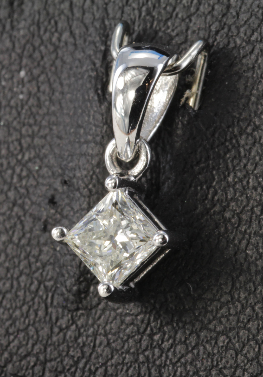 18ct white gold princess cut 0.50ct diamond single stone pendant, weight 1.0g - Image 3 of 3