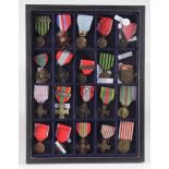 France collection of medals, a wide variety of WW1 and WW2 inc Grande Guerre 1914-1918, Croix Du