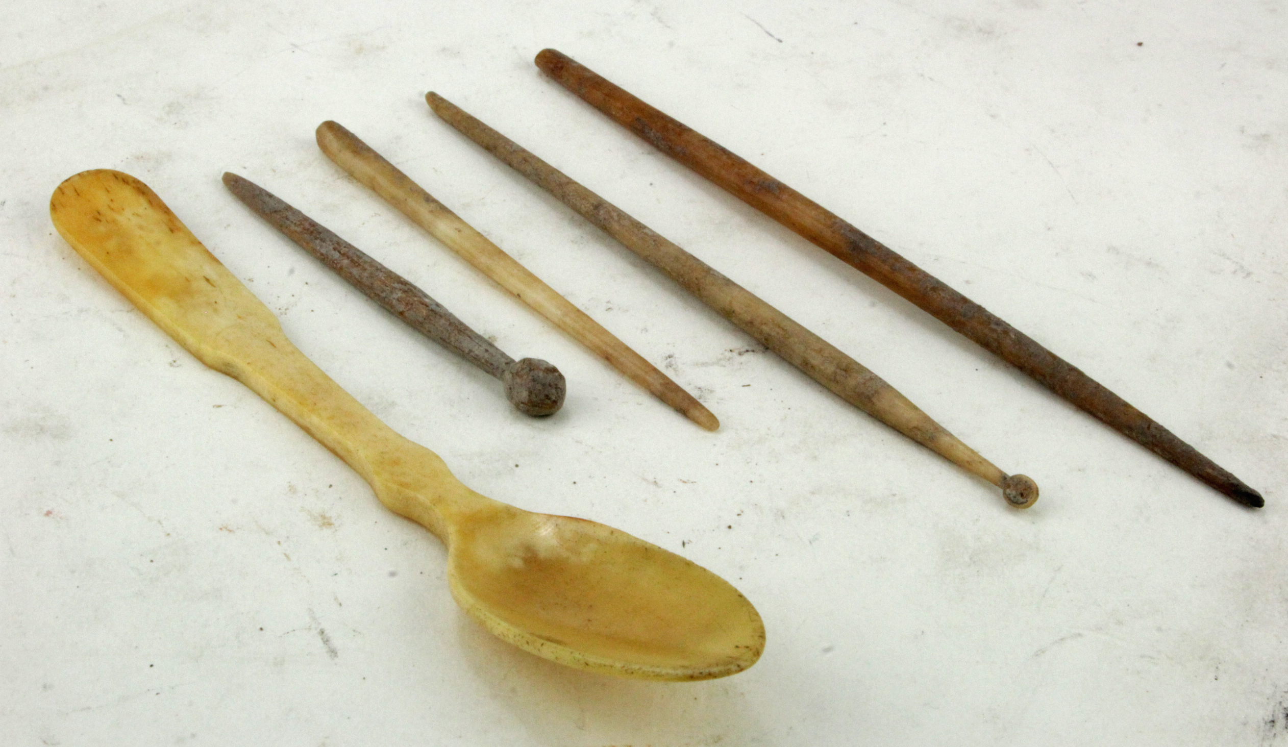 Lot of Ancient Roman (ca.400-600 AD) bone medical set including 3 probes 1 pin and 1 spoon 70-135