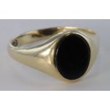 9ct Gold Gents Onyx Ring size Q weight 3.1g