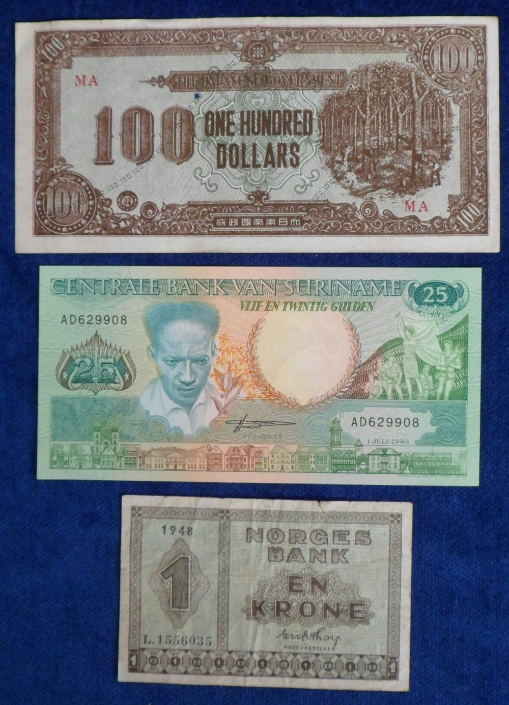 Banknotes, album of approx. 75 worldwide banknotes, various ages and countries incl. Russia, - Image 2 of 4