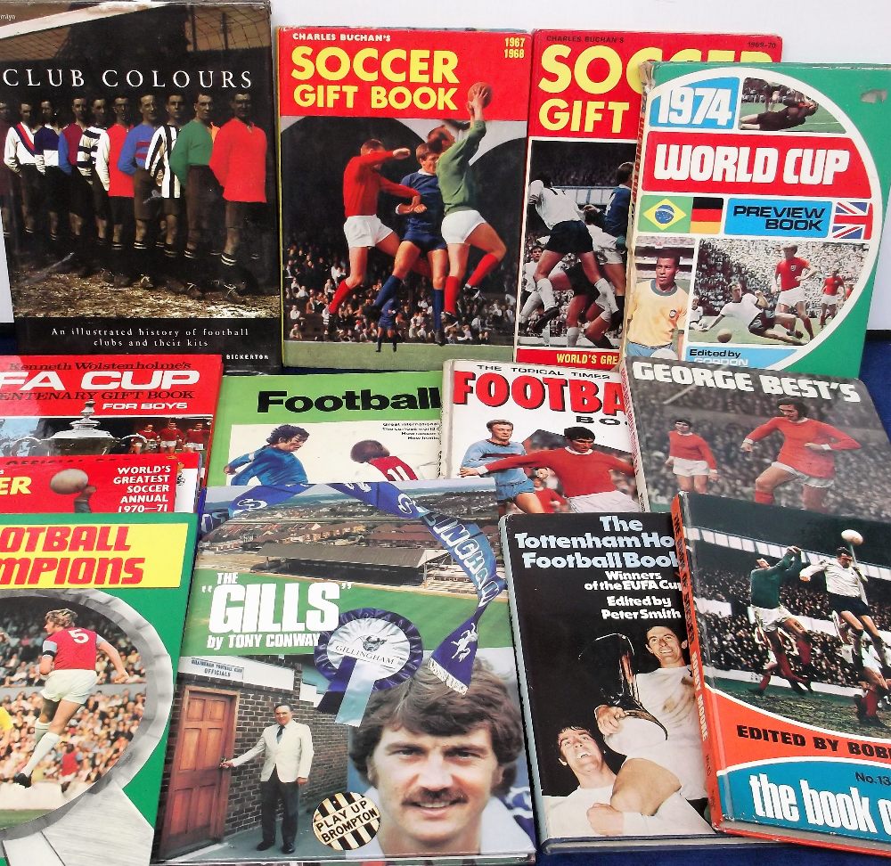 Football books & annuals etc, selection of various books & annuals inc. Kenneth Wolstenholme's