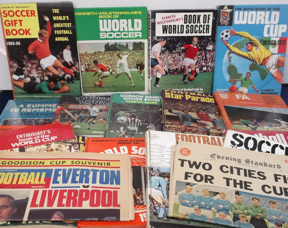 Football books & annuals etc, selection of various books & annuals inc. Kenneth Wolstenholme's - Image 2 of 2